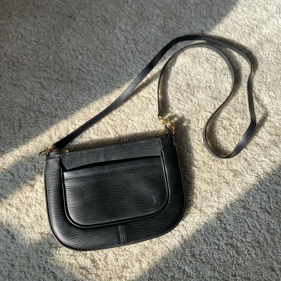 Louis Vuitton Black Epi Leather Sarvanga Crossbody Clutch Bag - Picture 4 of 15